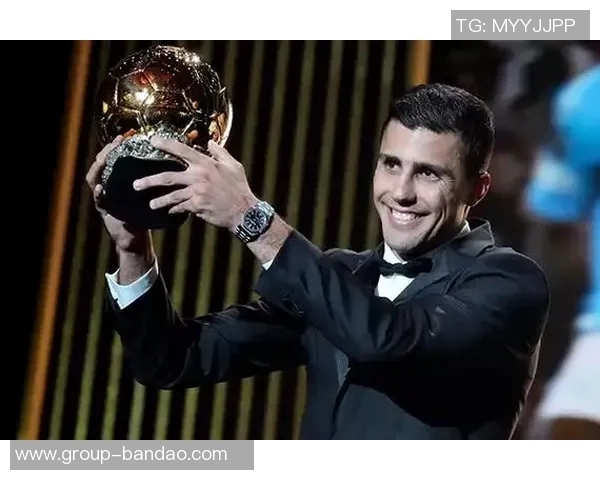 一年前的今天罗德里荣获金球奖见证足球历史的辉煌时刻