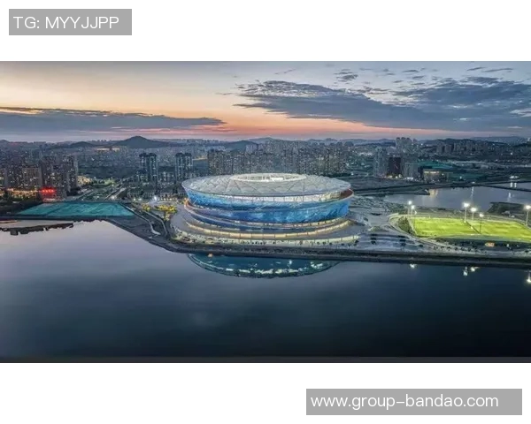 携手并进共创未来大连鲲城贺大连可为升入中乙的美好愿景