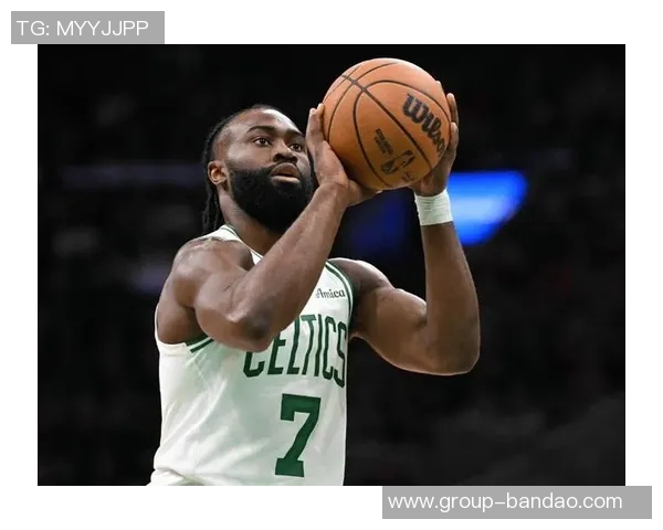 底蕴深厚绿军三分火力全开本季场均16记三分领跑联盟进攻效率高居第二