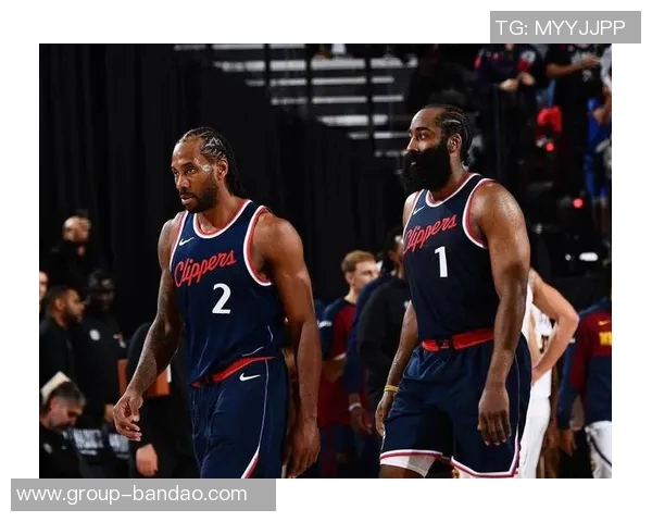 哈登带伤出战引争议卢指导强调尊重球员的比赛意愿