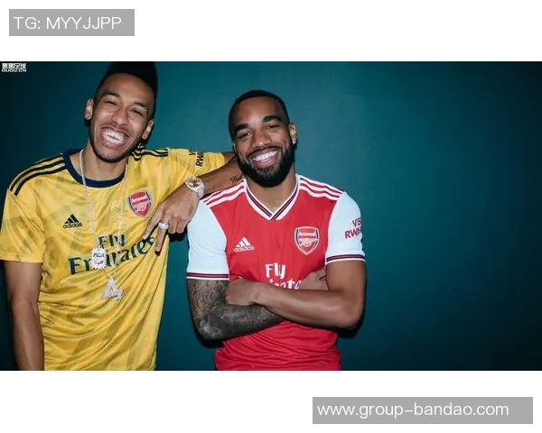 阿森纳新赛季客场球衣曝光浅黄色与海军蓝完美结合引发热议 阿森纳新赛季客场球衣曝光浅黄色与海军蓝完美结合引发热议